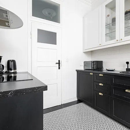 Rentplanet - Sienna Apartment